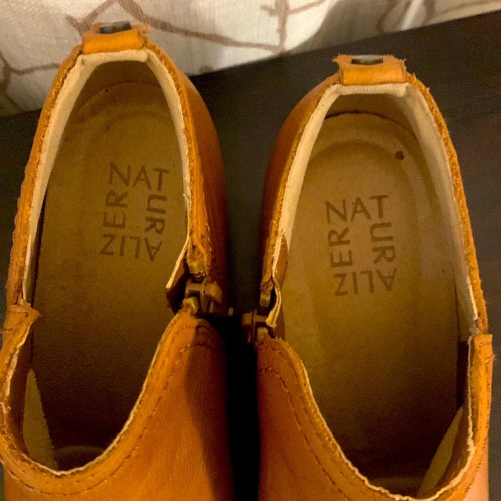Naturalizer upper leather half boot size 6.5 - Picture 4 of 7